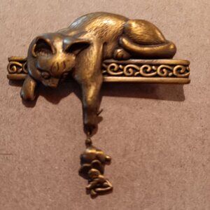 VINTAGE JJ JONETTE CAT AND MOUSE 2 PIECE ATTACHED WITH CHAIN BROOCH